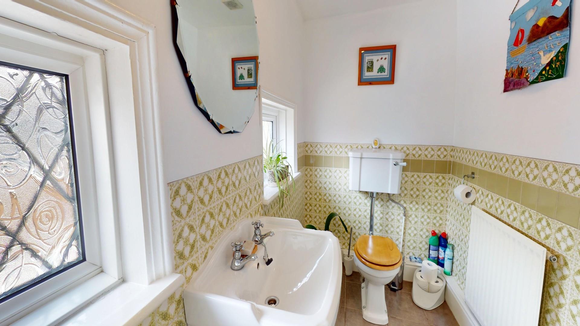 Llanbedr Dyffryn Clwyd, Ruthin - CLOAKROOM