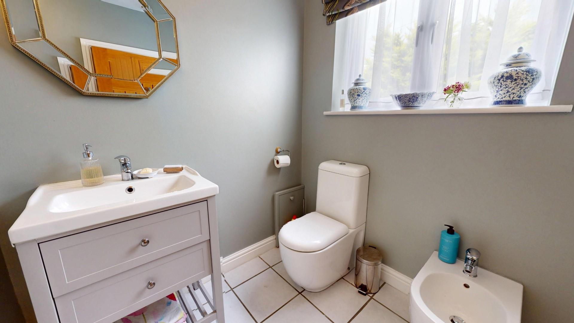 Peniel, Denbigh - CLOAKROOM