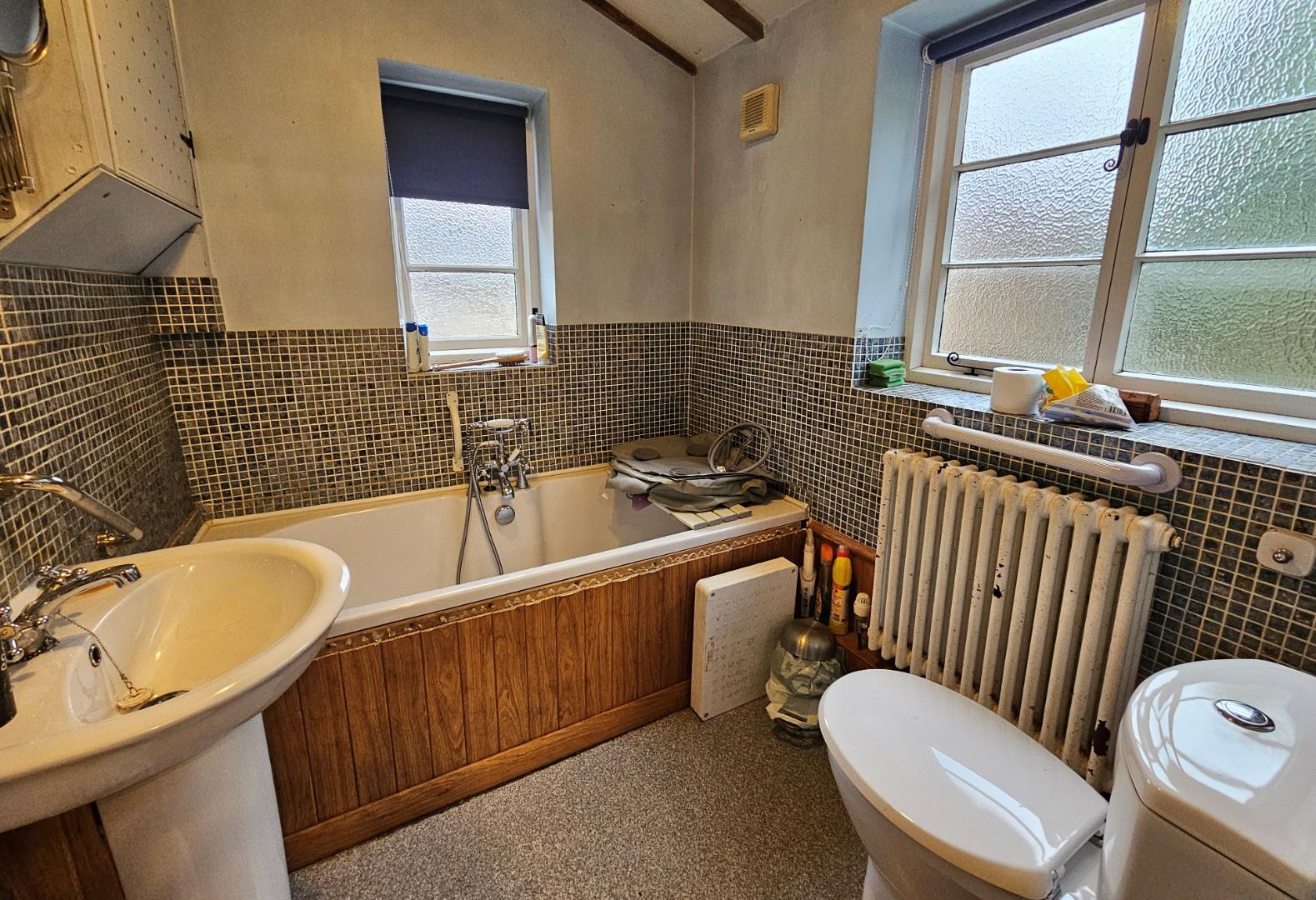 Clwyd Street, Ruthin - BATHROOM