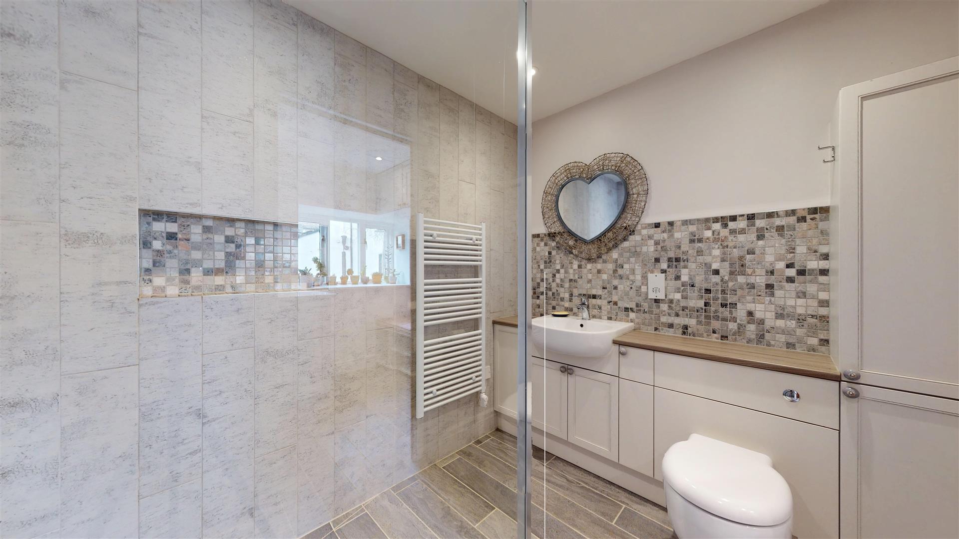 Clwyd Street, Ruthin - SHOWER ROOM