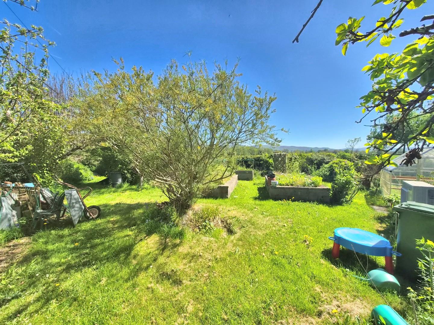 Rhewl, Ruthin - GARDENS