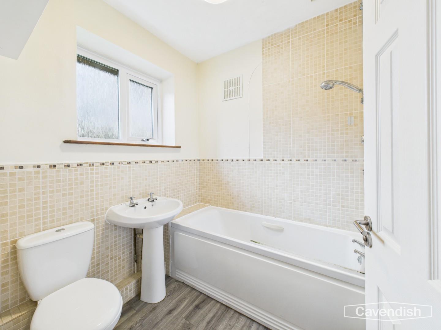 Parc Y Dre Road, Ruthin - BATHROOM