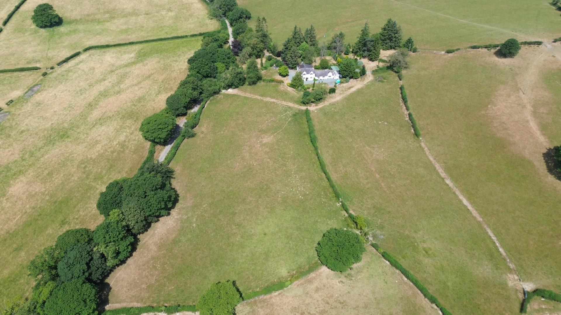 Gwyddelwern, Corwen - LAND