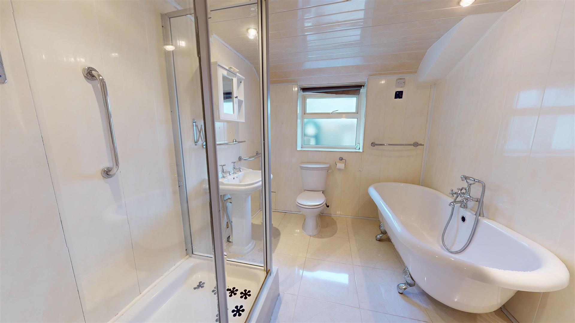 Clawddnewydd, Ruthin - BATHROOM