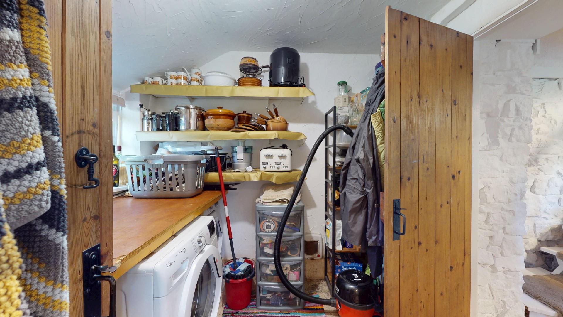 Pwllglas, Ruthin - UTILITY
