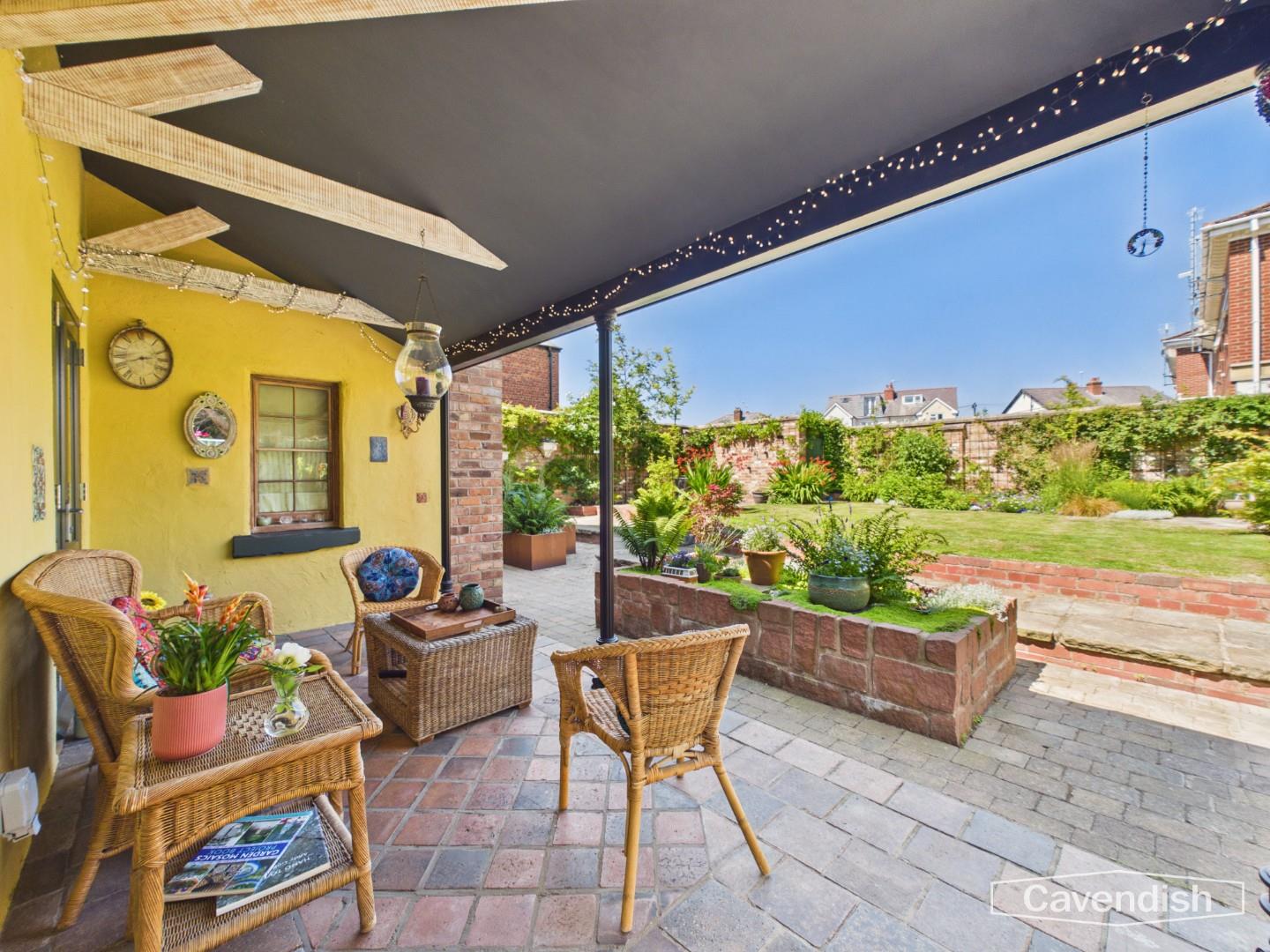 Becketts Lane, Boughton, Chester - OUTDOOR COVERED SEATING AREA