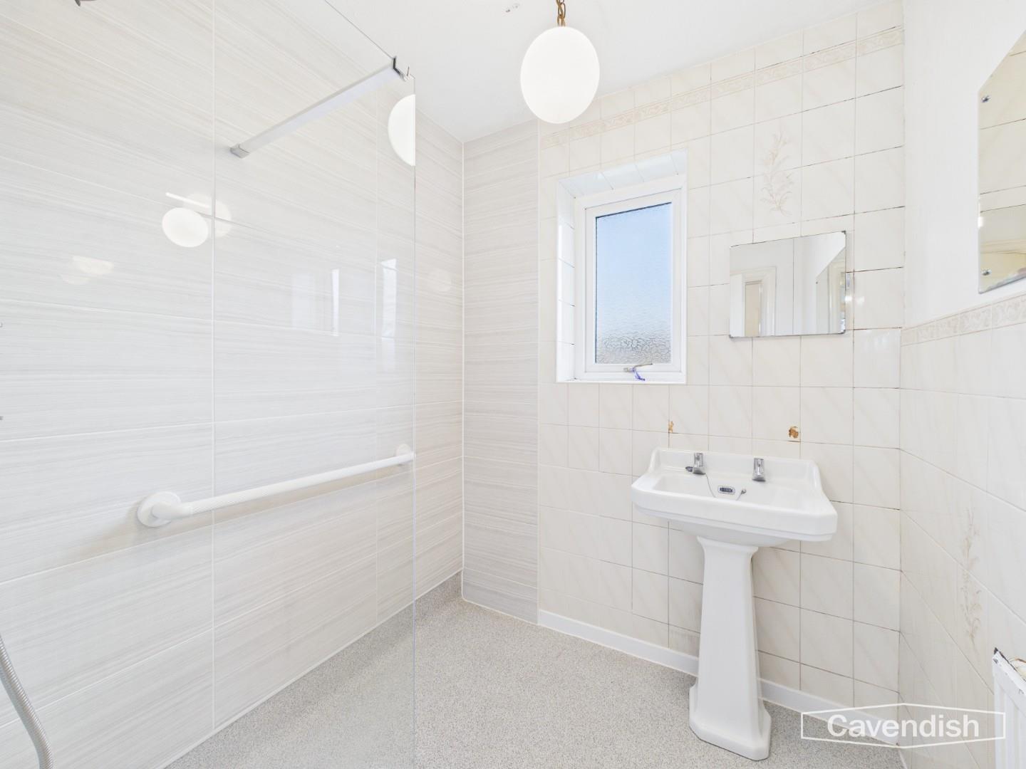 Abbots Park, Chester - SHOWER ROOM