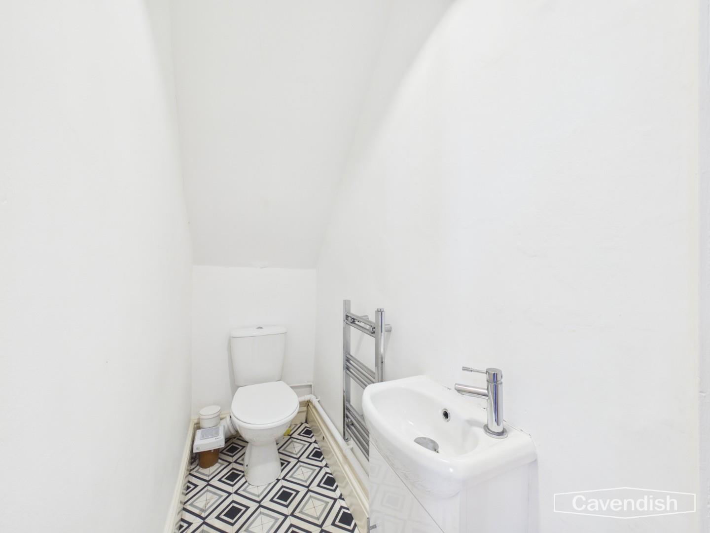 Queens Road, Chester - DOWNSTAIRS WC