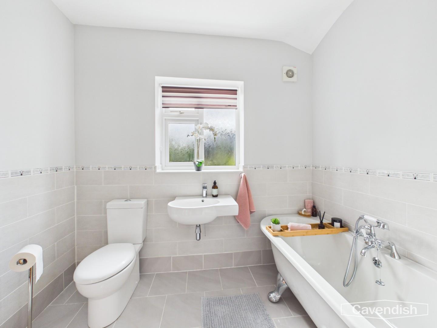 Manor Drive, Great Boughton, Chester - Bathroom 1