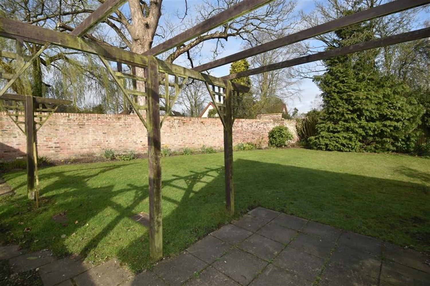 Townfield Lane, Mollington, Chester - Garden