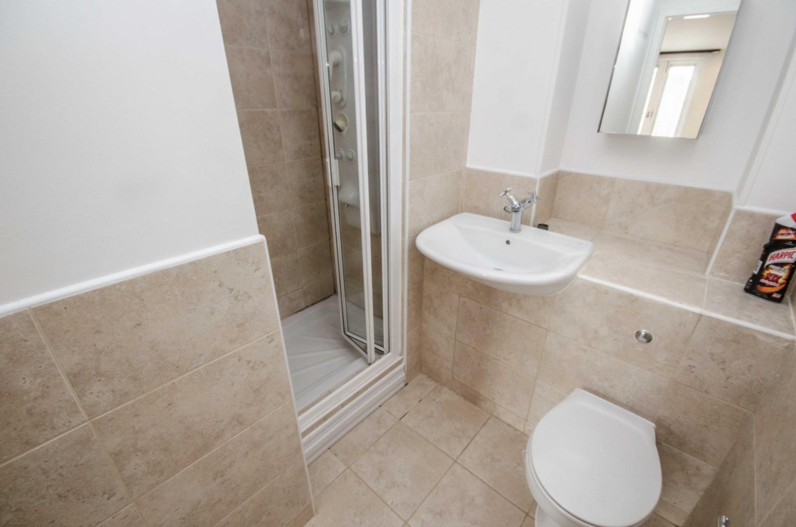 Commonhall Street, Chester - EN-SUITE SHOWER ROOM