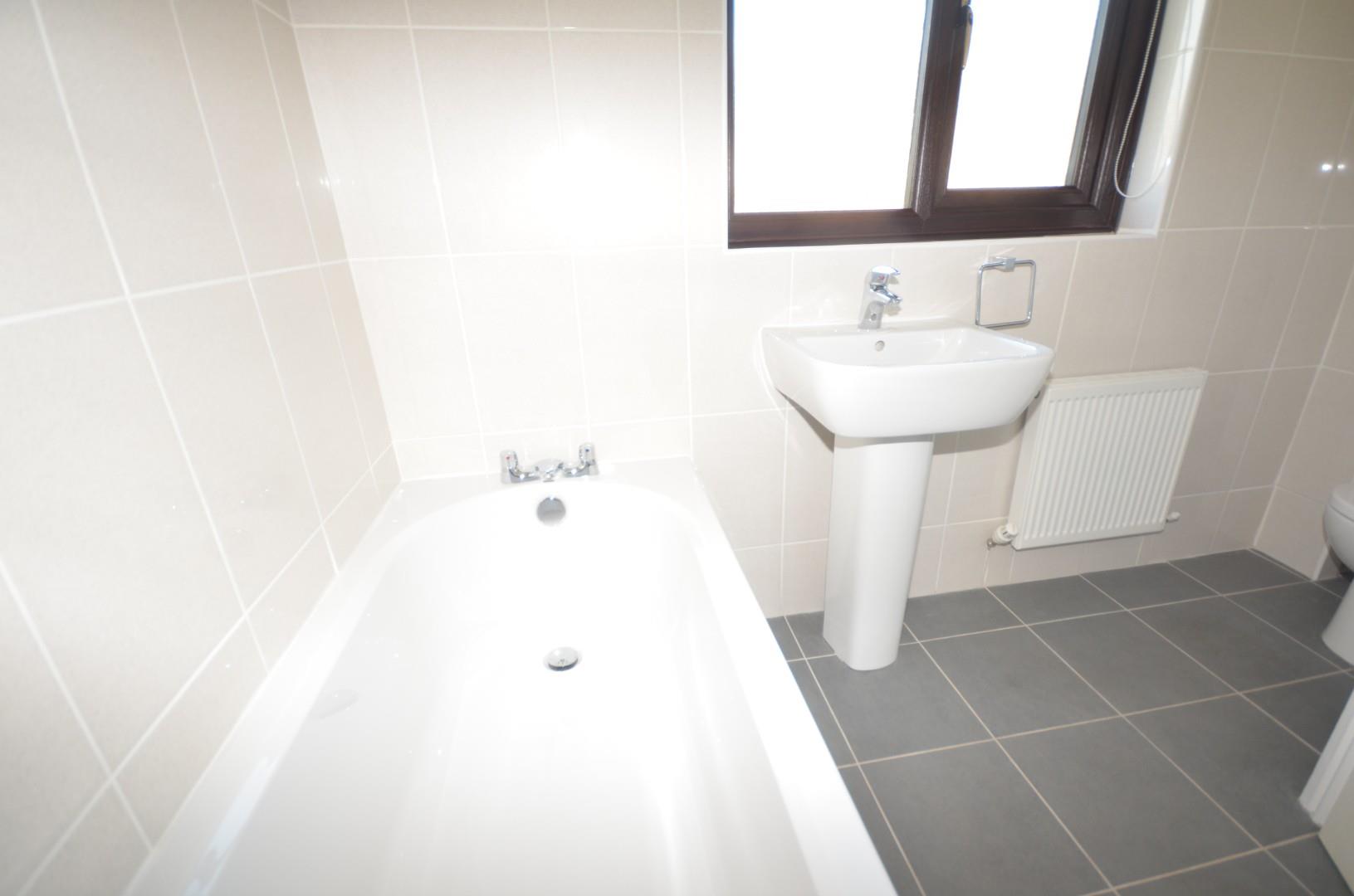 Tushingham Close, Great Boughton, Chester - Bathroom