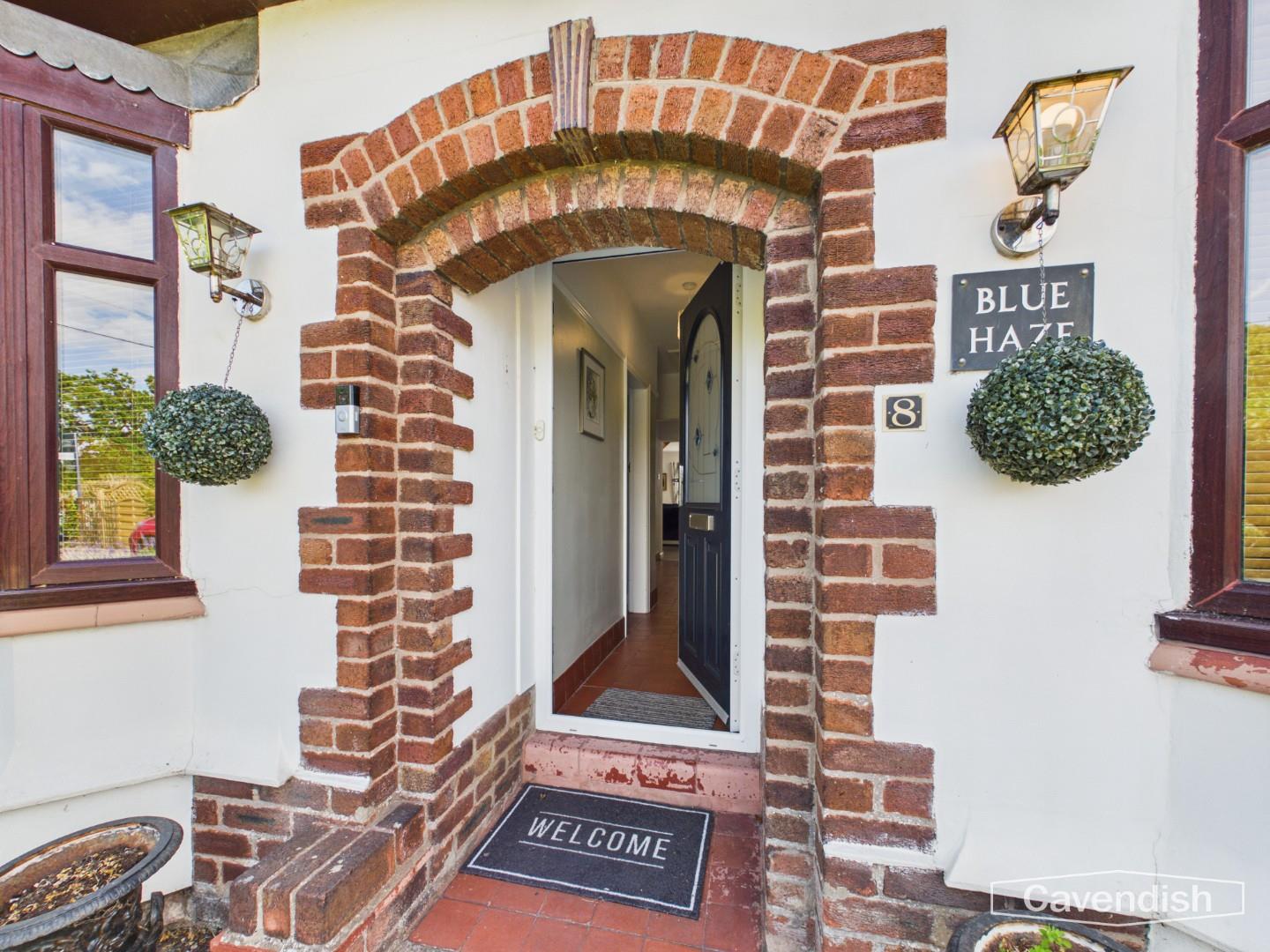 Mannings Lane, Hoole Village, Chester - THE ACCOMMODATION COMPRISES:
