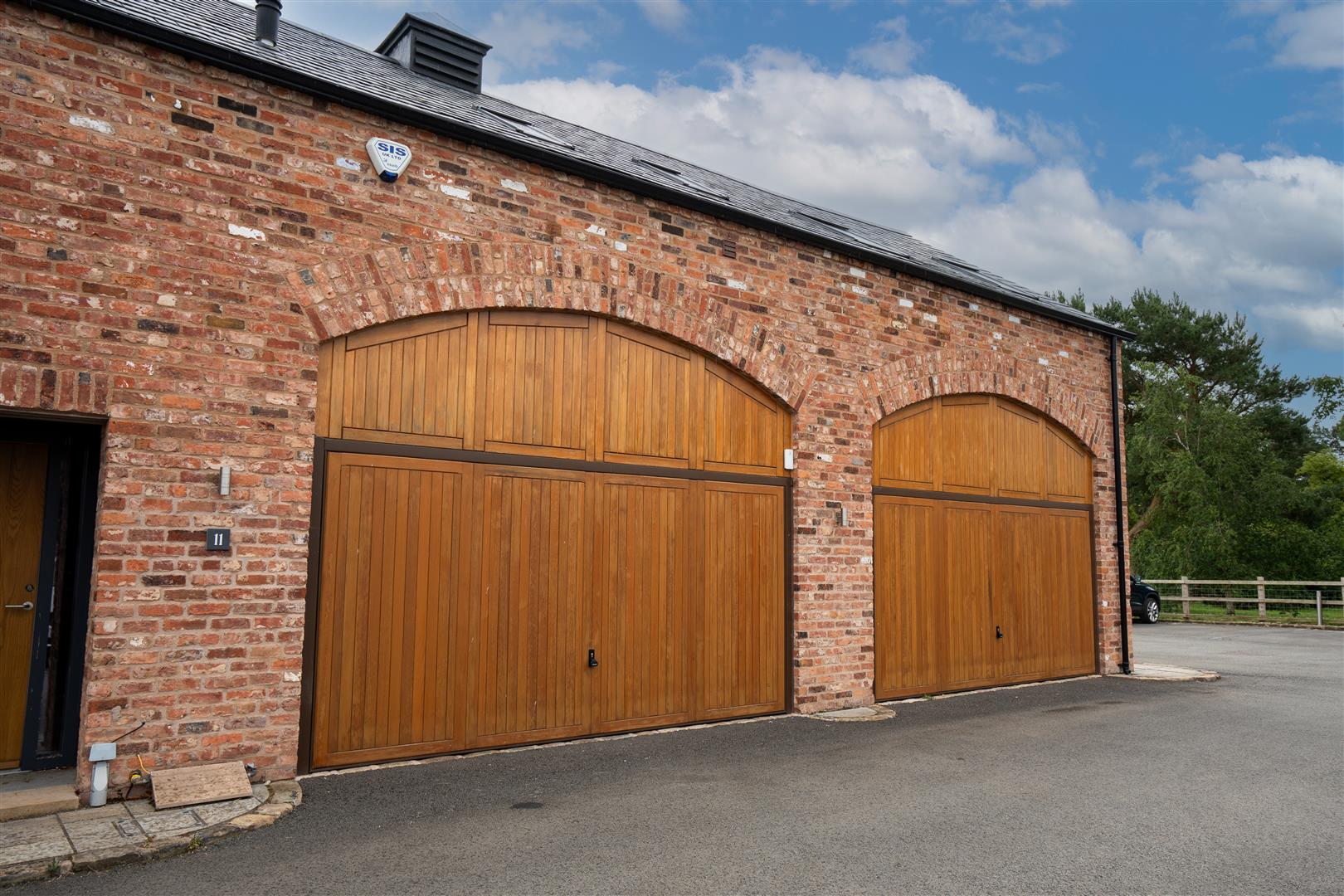 The Green, Poulton, Chester - DOUBLE GARAGE