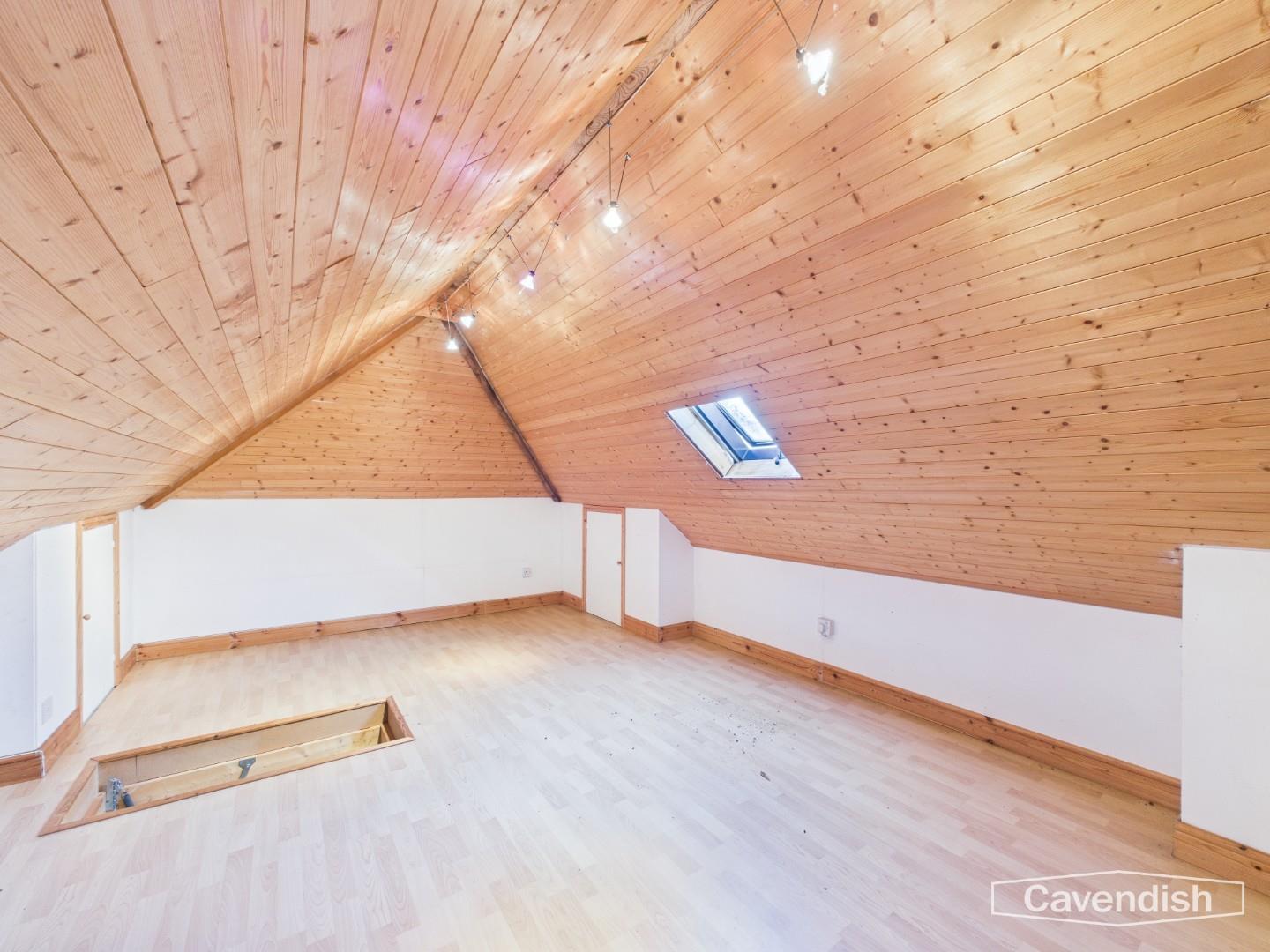 Wrexham Road, Pulford, Chester - LOFT ROOM