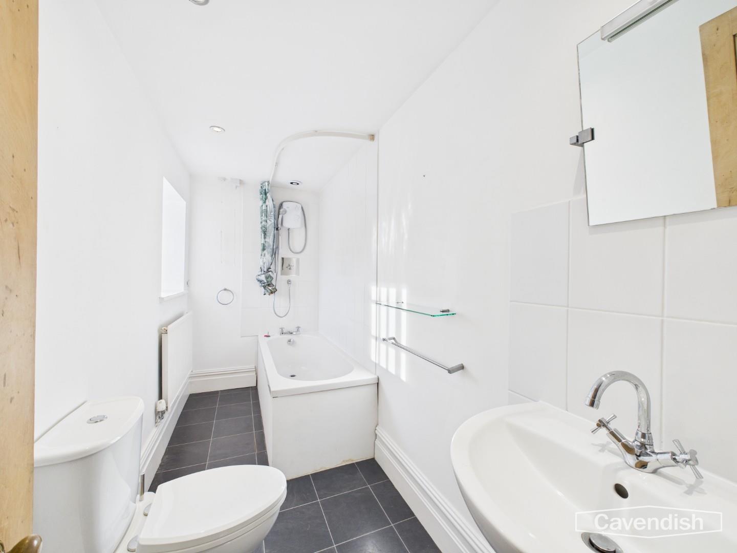 Chester Road, Rossett, Wrexham - FAMILY BATHROOM