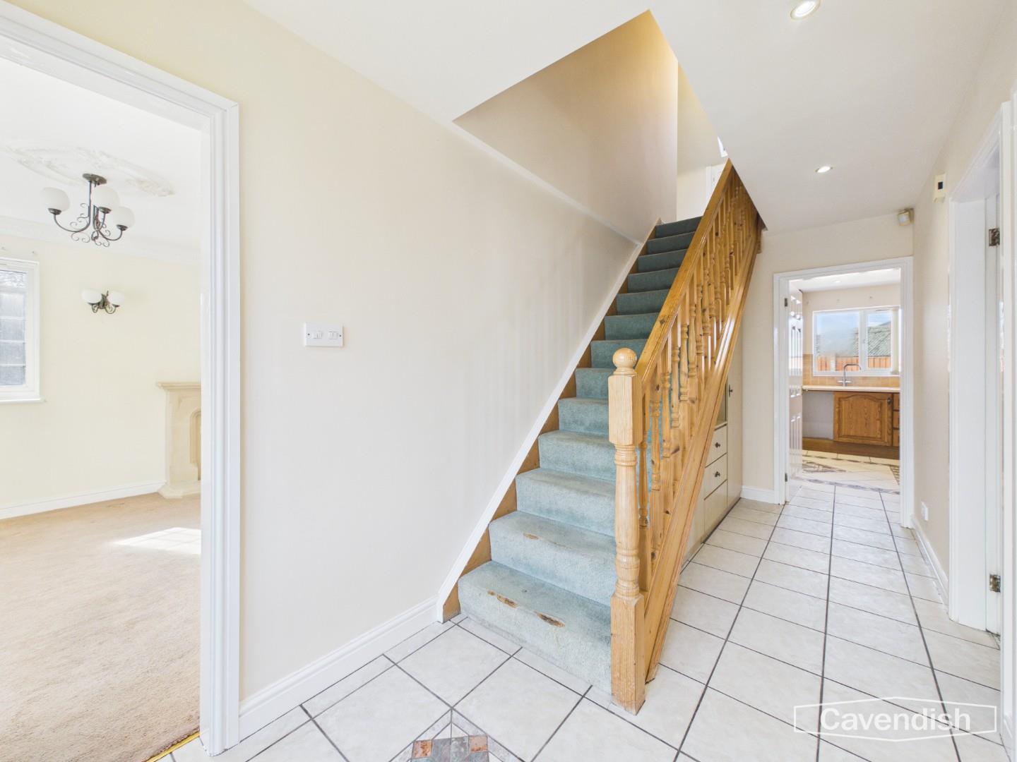 Gegin Lane, Croeshowell, Llay - RECEPTION HALLWAY