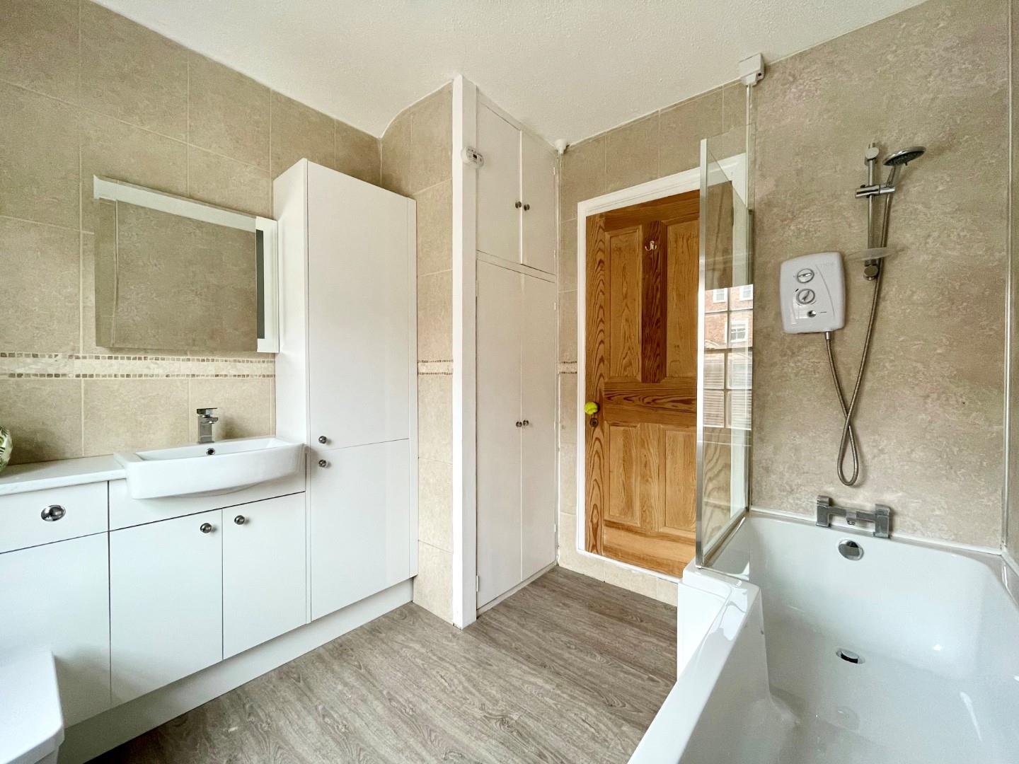 Cuppin Street, Chester - FAMILY BATHROOM