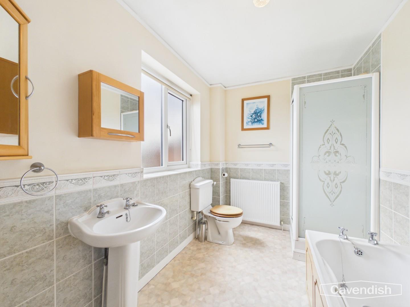 Darlington Crescent, Saughall, Chester - FAMILY BATHROOM