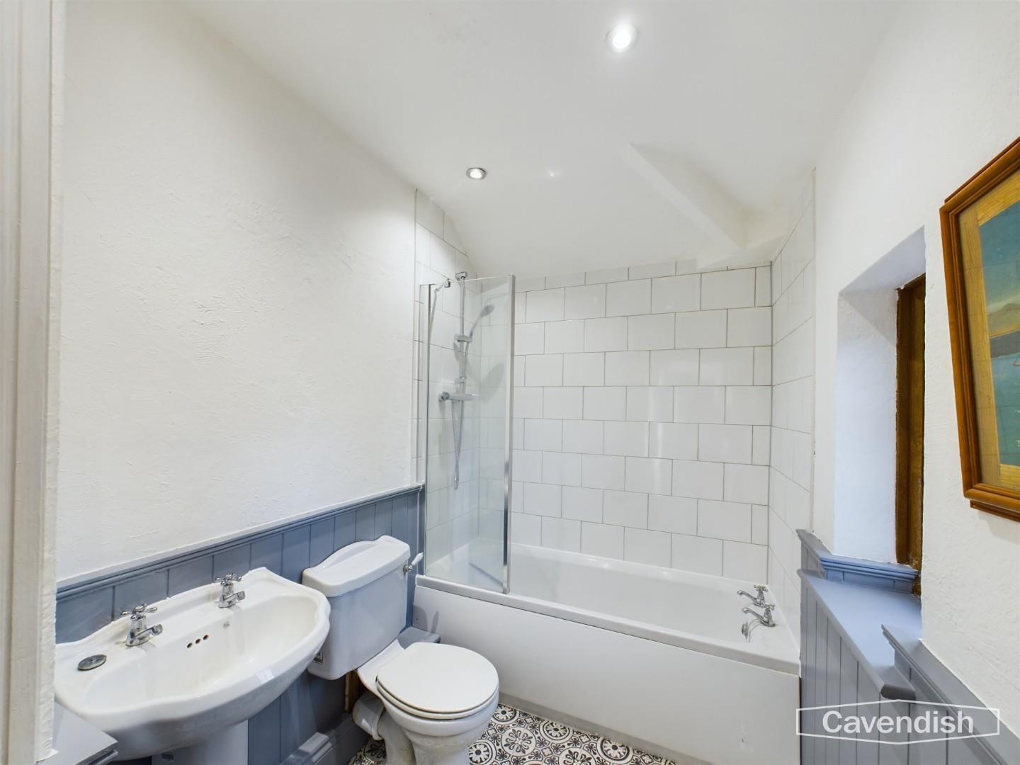 Irons Lane, Great Barrow, Chester - Bathroom