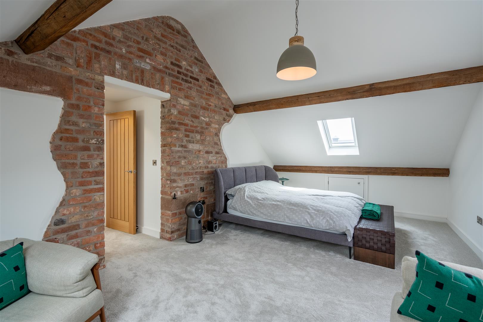 The Green, Poulton, Chester - PRINCIPAL BEDROOM