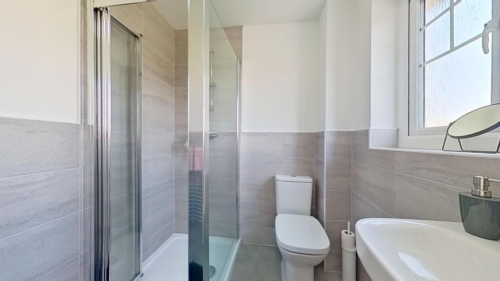 Portway Row, Chester - EN-SUITE SHOWER ROOM