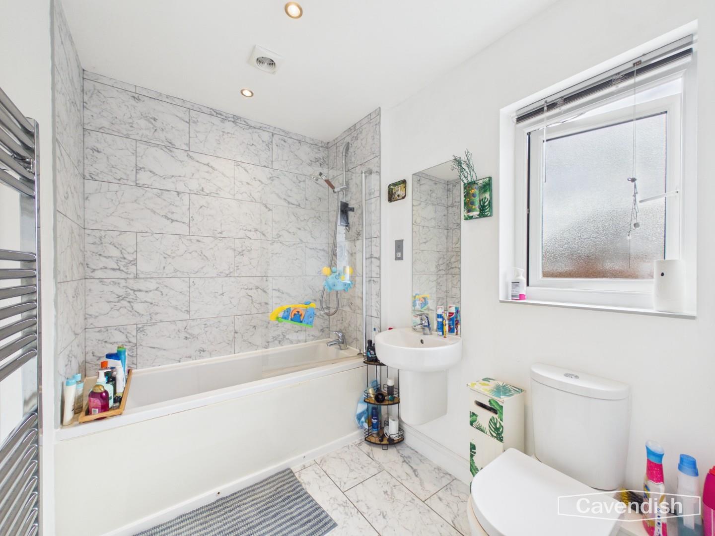 Overlea Drive, Hawarden - FAMILY BATHROOM