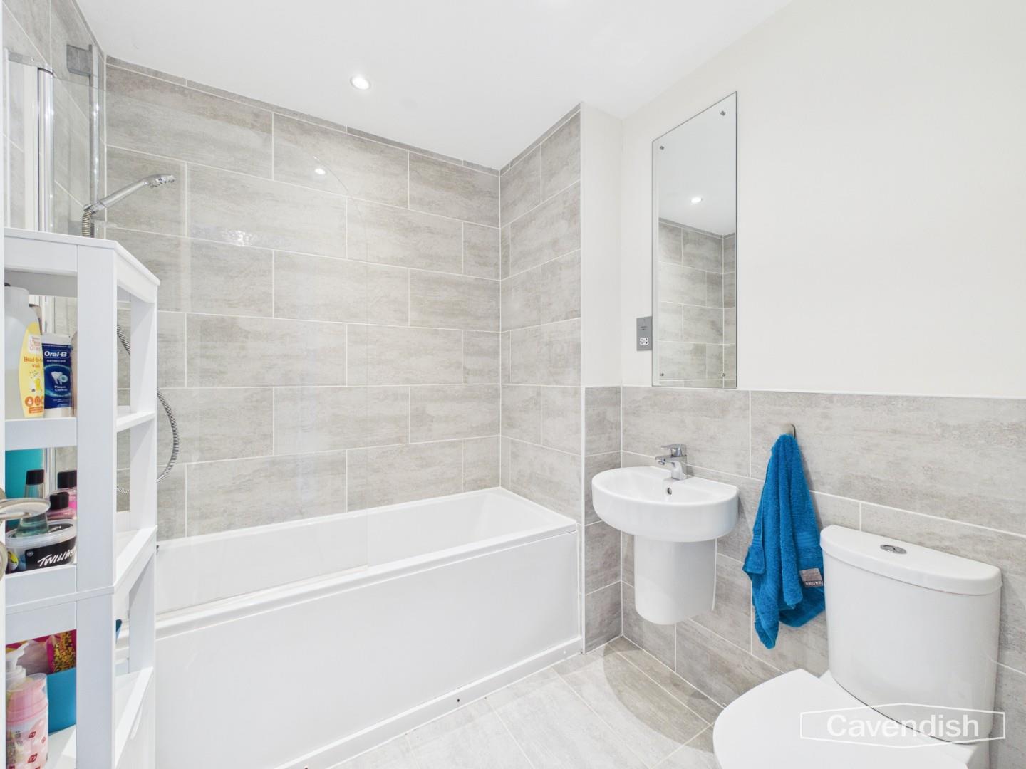 Alanbrooke Road, Saighton, Chester - FAMILY BATHROOM