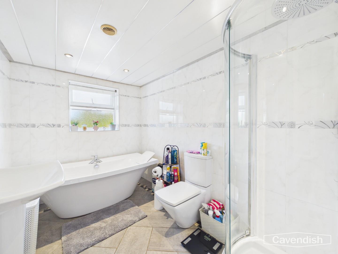 Totland Grove, Newton, Chester - FAMILY BATHROOM
