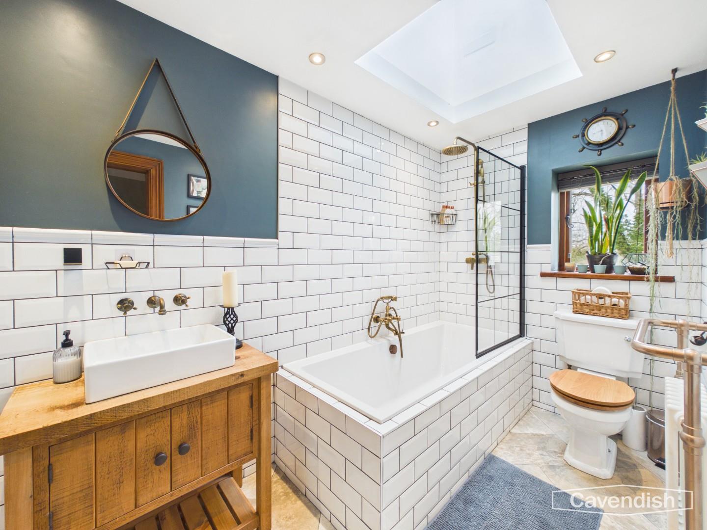 Commonwood, Holt, Wrexham - FAMILY BATHROOM