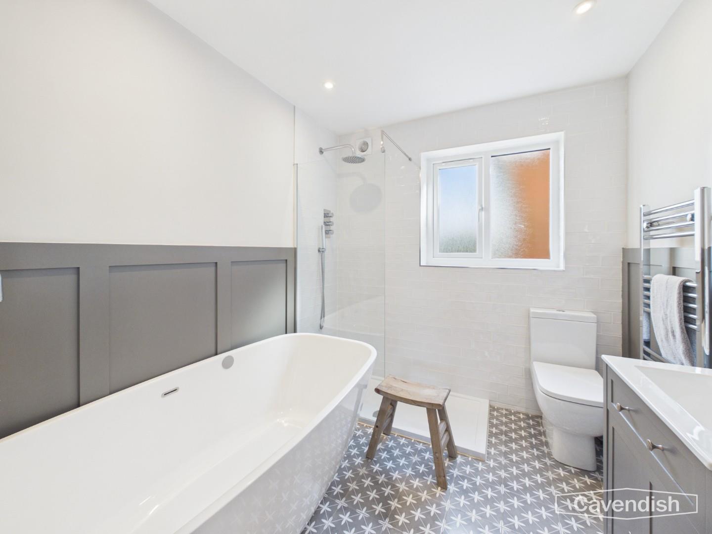 Vicarage Court, Holt, Wrexham - FAMILY BATHROOM
