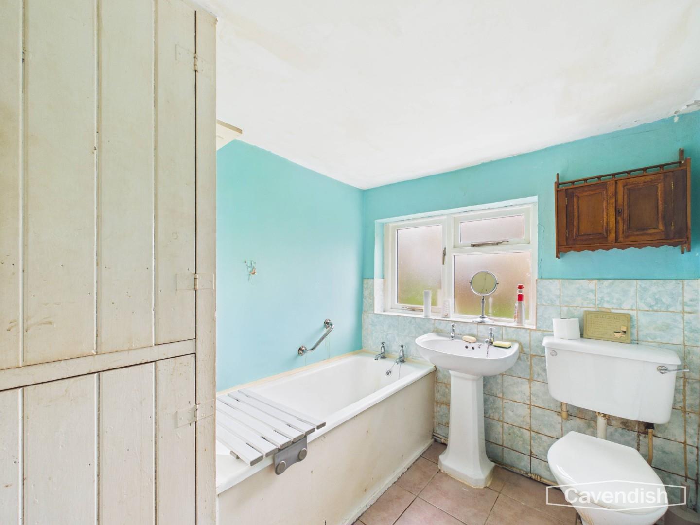 Guy Lane, Waverton, Chester - FAMILY BATHROOM