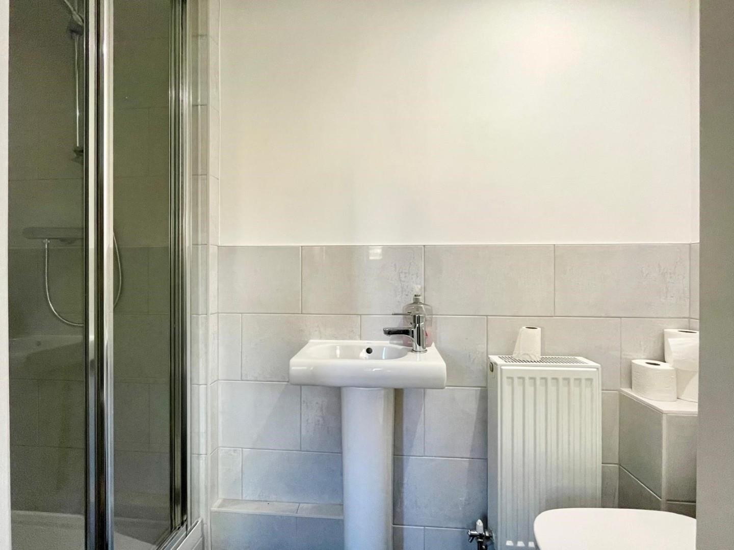 Irons Lane, Great Barrow, Chester - Shower Room