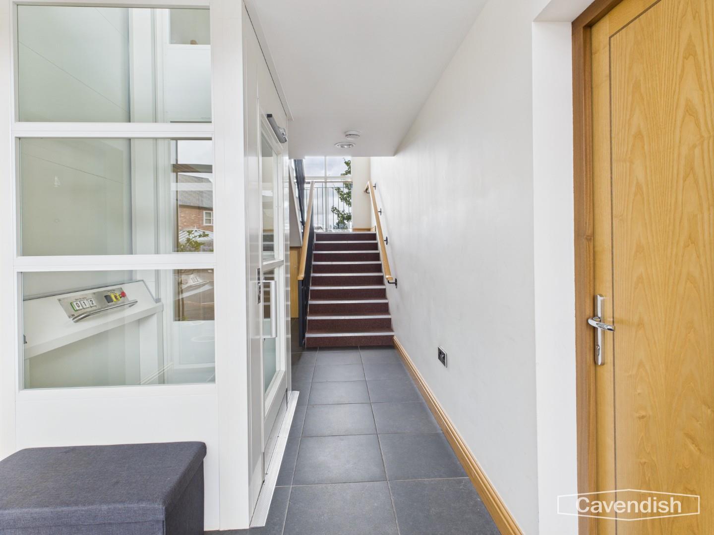 Ffordd Byrnwr Gwair, Mold - LOBBY