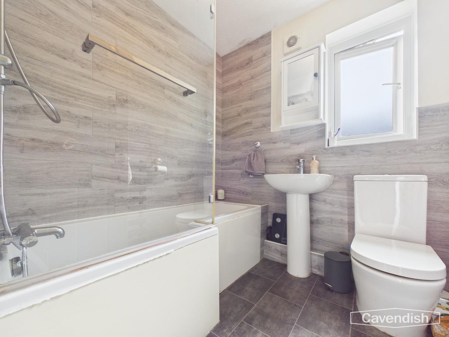 Swan Lane, Gwernymynydd, Mold - Family Bathroom