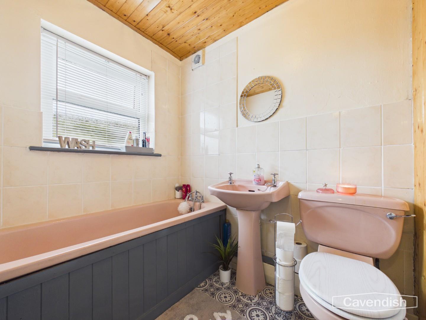 Rhes-Y-Cae, Holywell - Bathroom