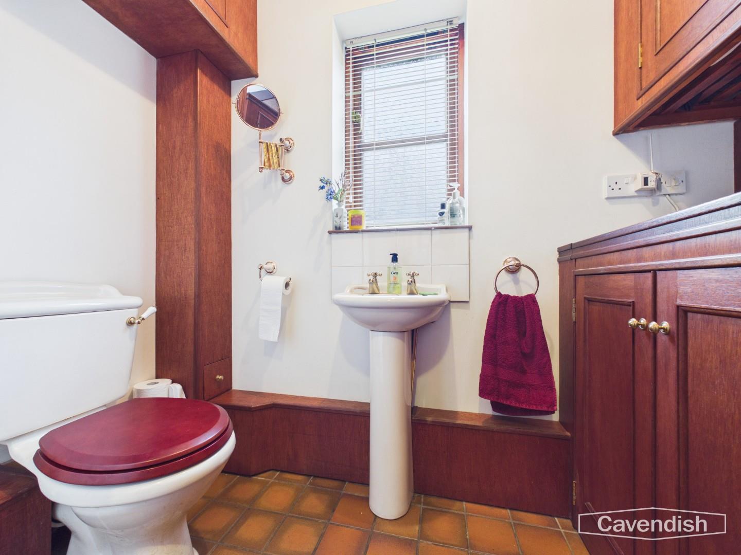 Ffordd Y Rhos, Treuddyn, Mold - Cloakroom