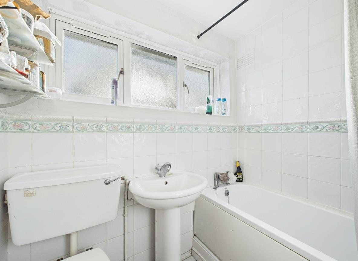 Bromfield Close, Mold - Bathroom