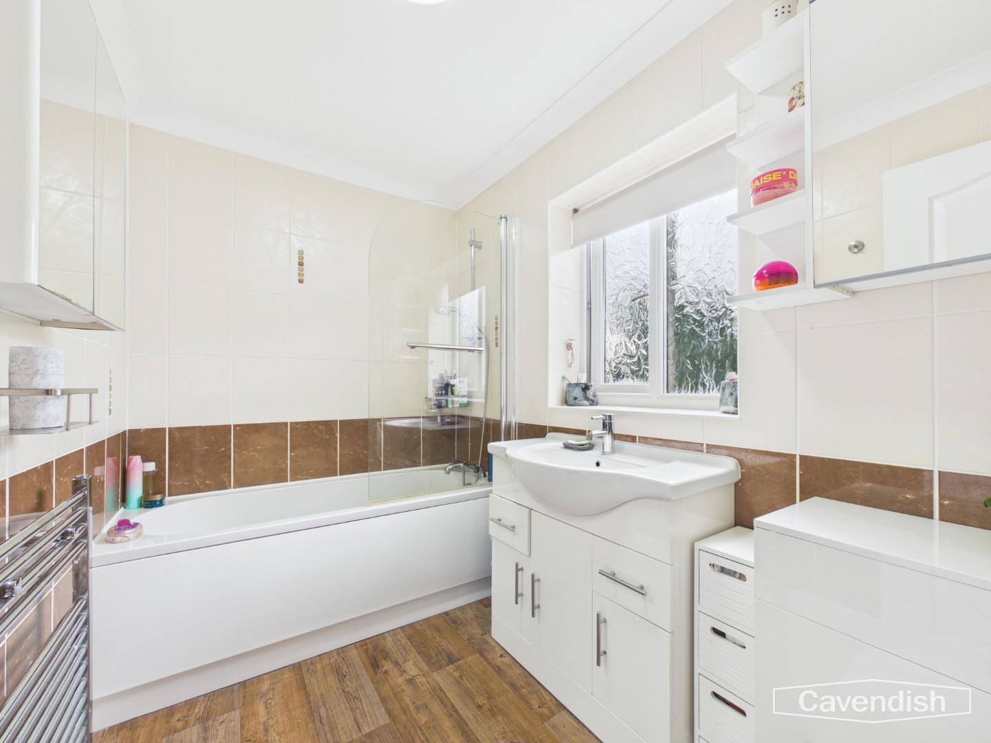 The Pines, Hawarden, Deeside - Family Bathroom