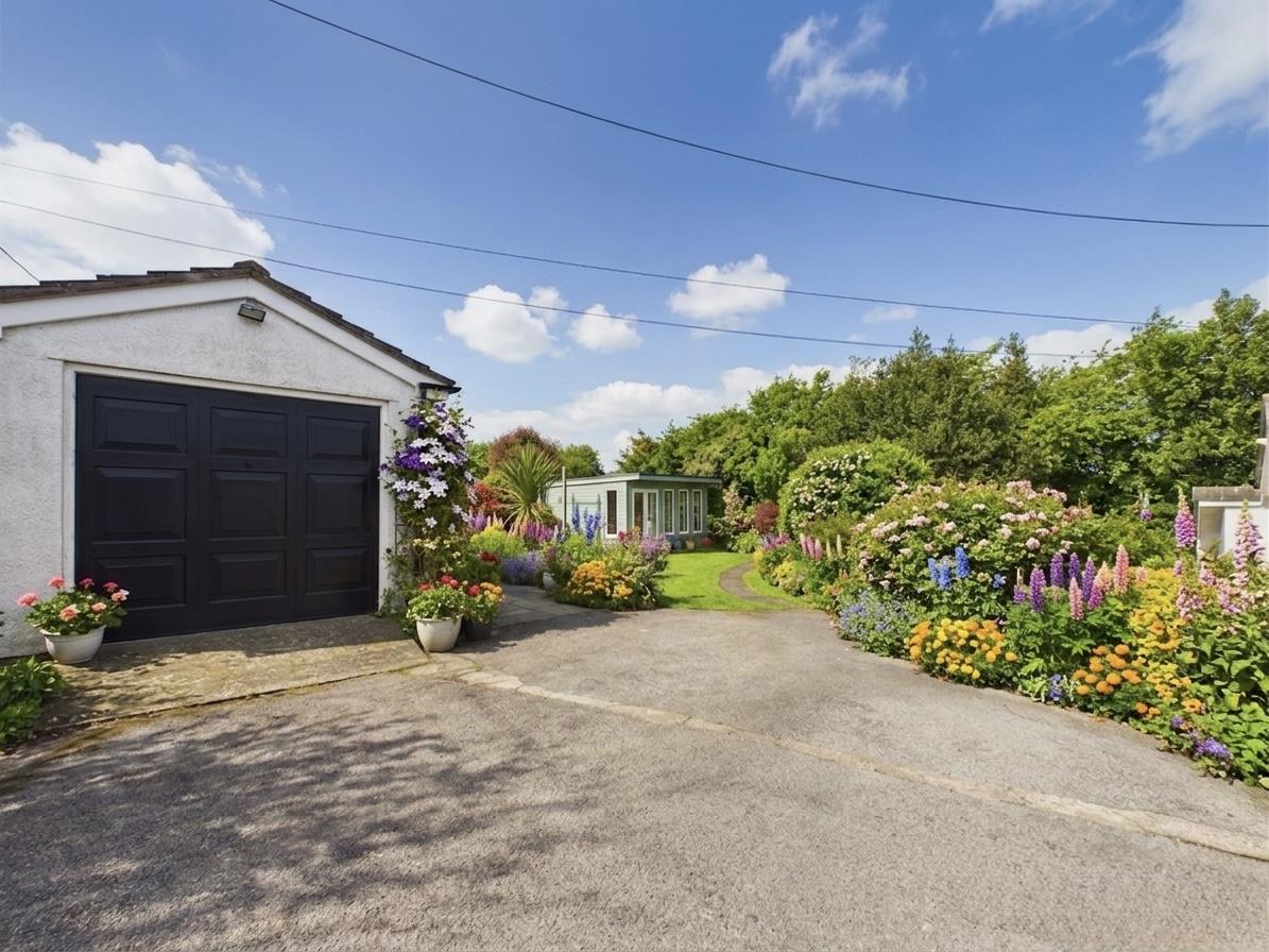 Pen Y Bryn, Sychdyn, Mold - Detached Garage