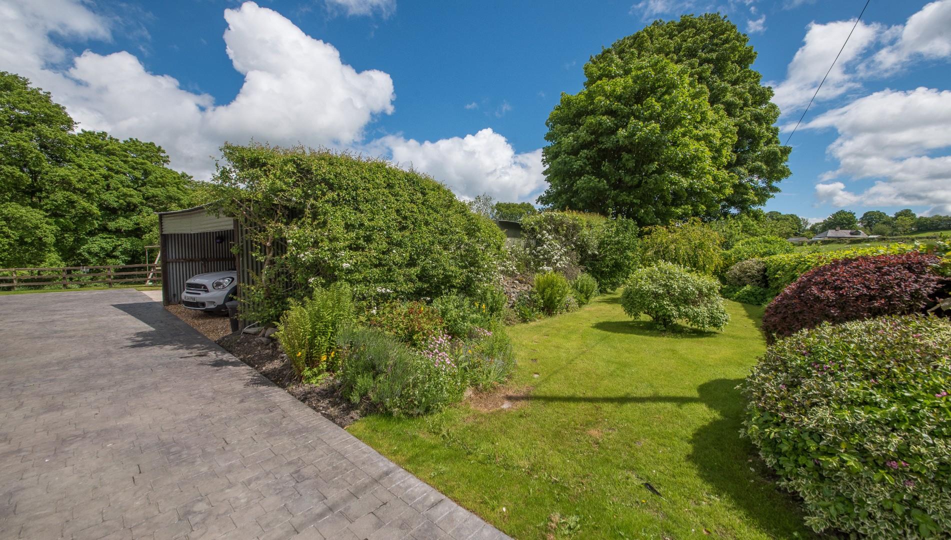 Pentre, Cilcain - FRONT GARDEN
