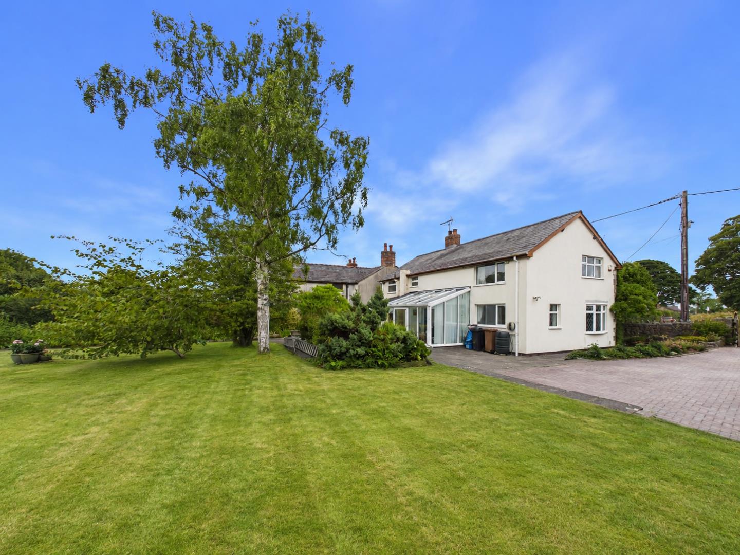 Ffordd Y Rhos, Treuddyn, Mold - Garden
