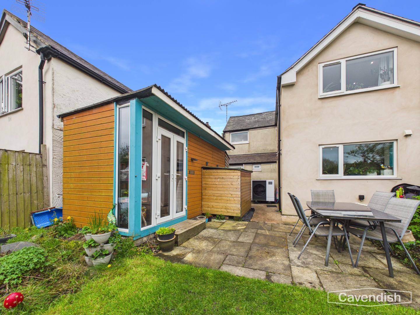 Well Street, Teuddyn, Mold - Cabin