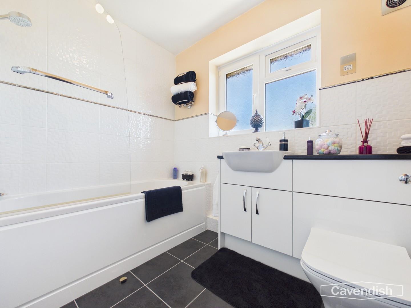 Coed Y Fron, Holywell - Family Bathroom
