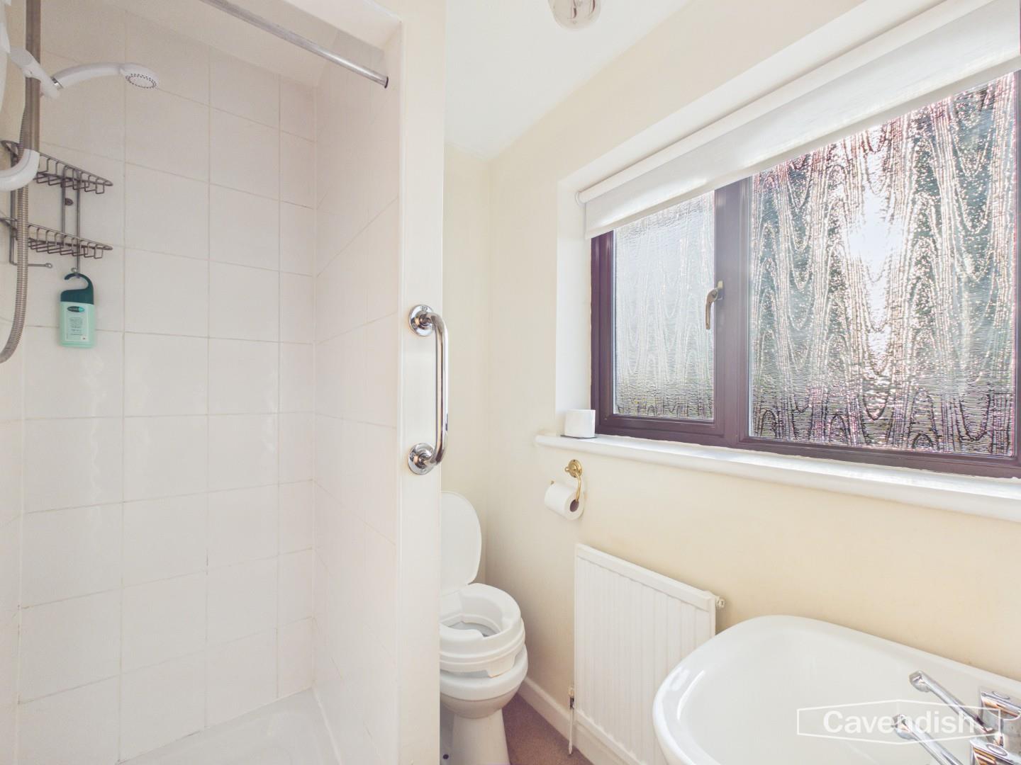 Dwyfor Avenue, Bryn-Y-Baal, Mold - ENSUITE