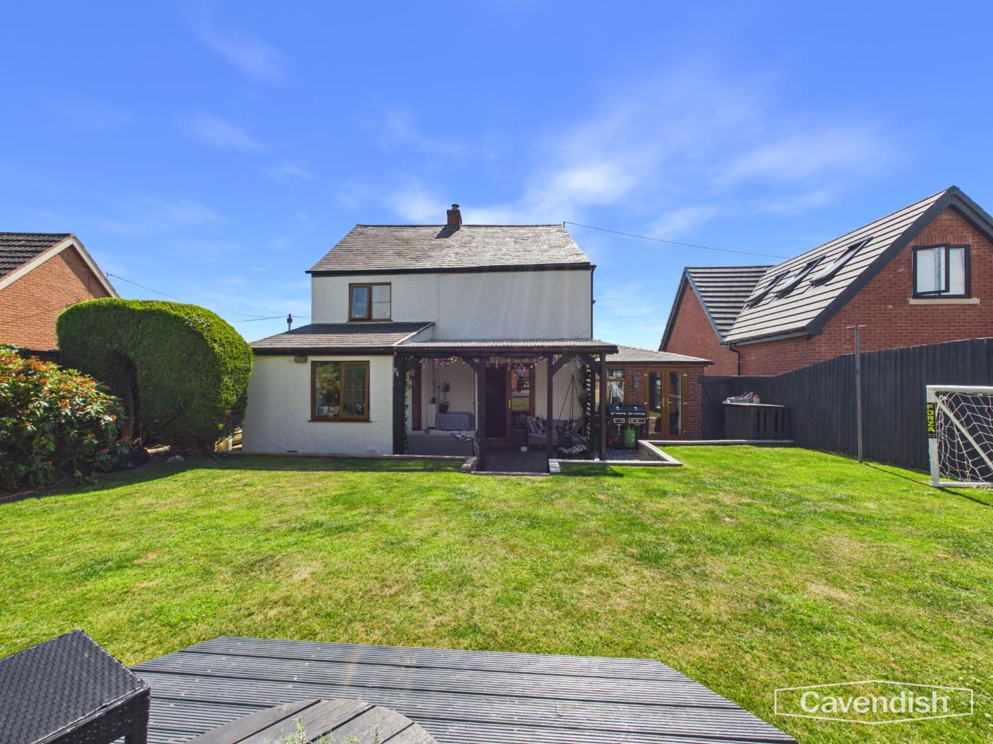 Wats Dyke Way, Sychdyn, Mold - External