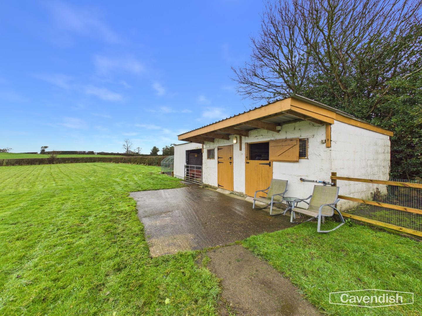 Ffordd Nercwys, Treuddyn, Mold - STABLES AND PADDOCK