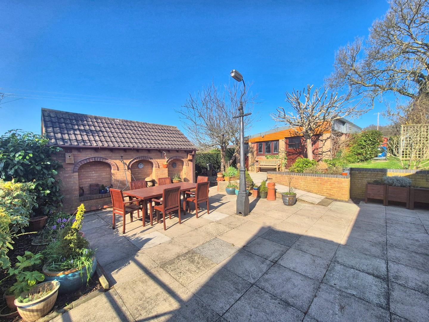 Mold Road, Mynydd Isa, Mold - SECLUDED PATIO