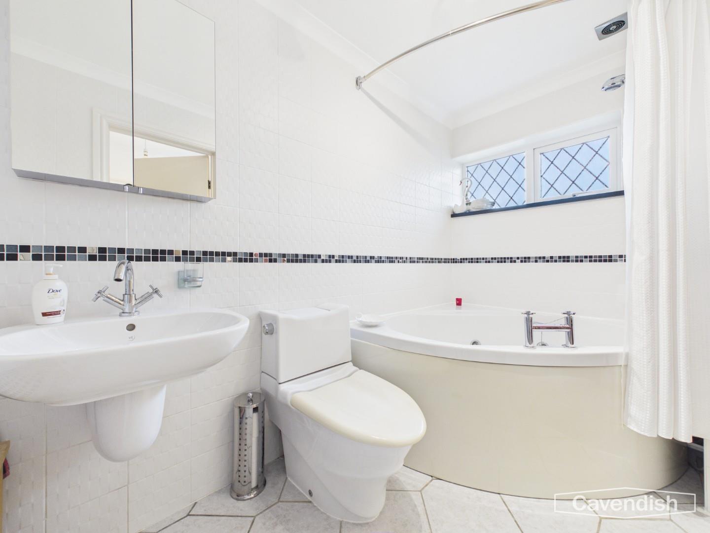 Pant Ucha, Sychdyn, Mold - BATHROOM