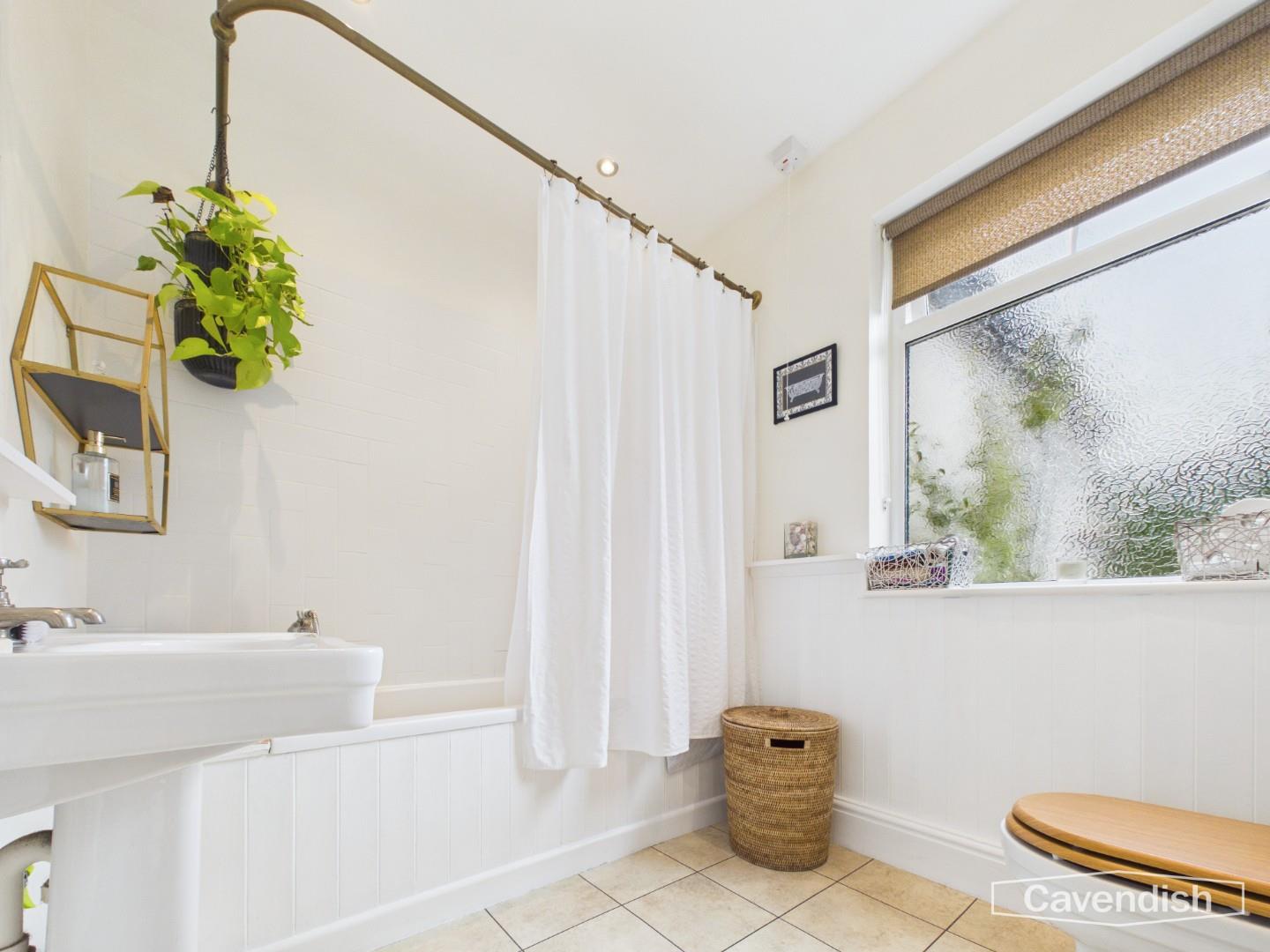 Cilcain Road, Gwernaffield, Mold - Family Bathroom